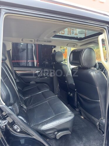 Mitsubishi Pajero-12