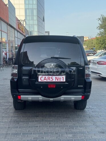 Mitsubishi Pajero-9