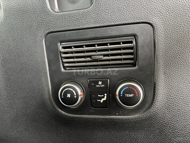 Hyundai Grand Santa Fe-14