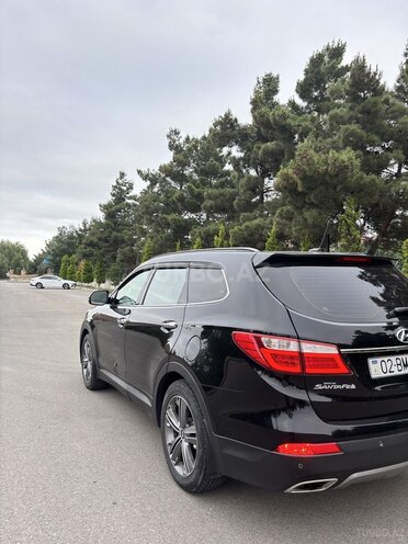 Hyundai Grand Santa Fe-4