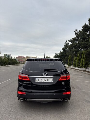 Hyundai Grand Santa Fe-6
