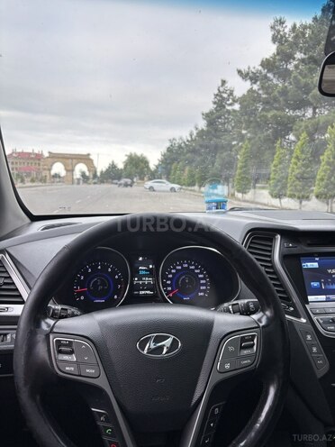Hyundai Grand Santa Fe-11