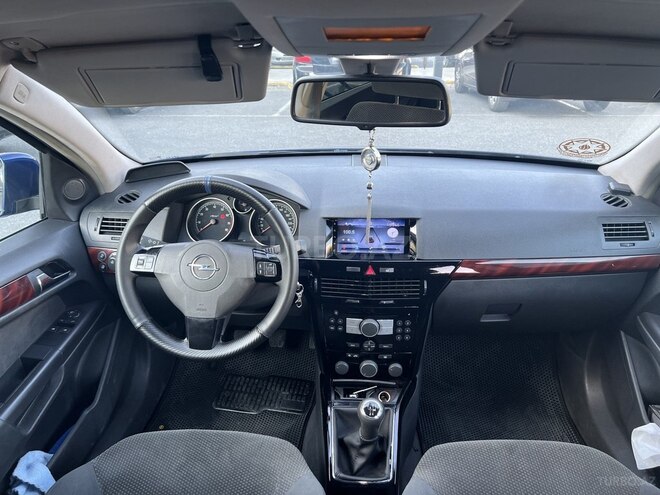 Opel Astra 2004, 238,000 km - 1.4 l - Bakı