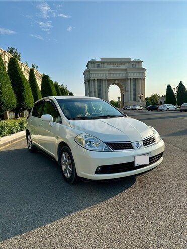 Nissan Tiida-1
