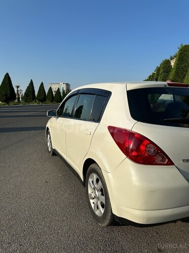 Nissan Tiida-4