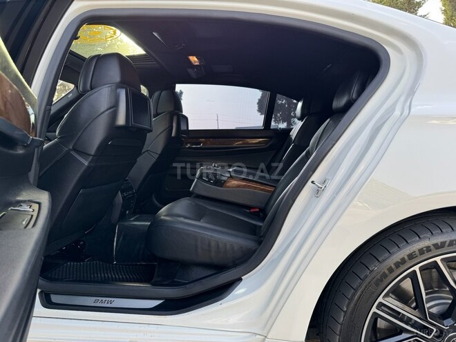 BMW 750 2010, 255,000 km - 4.4 l - Bakı