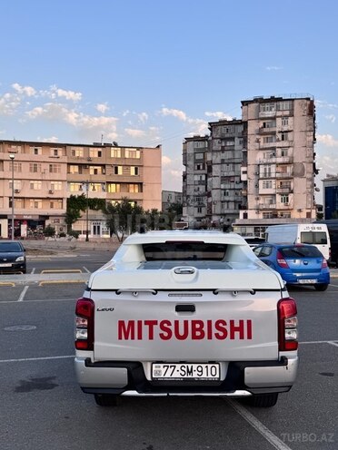 Mitsubishi L200 2021, 165,000 km - 2.4 л - Bakı