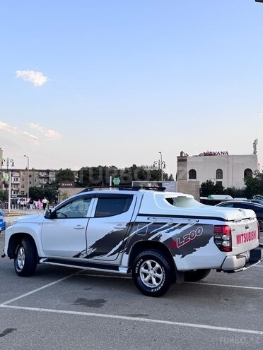 Mitsubishi L200 2021, 165,000 km - 2.4 л - Bakı