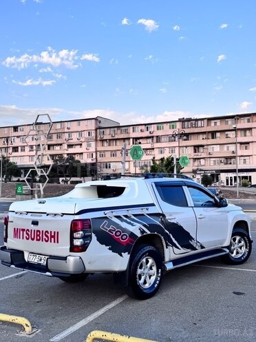 Mitsubishi L200 2021, 165,000 km - 2.4 л - Bakı