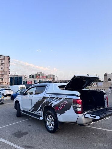 Mitsubishi L200 2021, 165,000 km - 2.4 л - Bakı