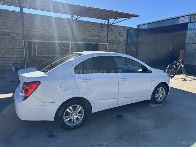 Chevrolet Aveo-8