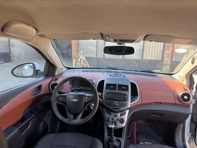 Chevrolet Aveo-12
