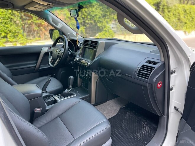 Toyota Land Cruiser Prado-11