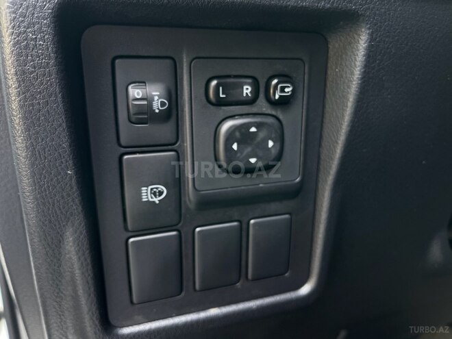 Toyota Land Cruiser Prado-13