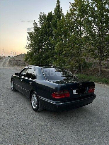 Mercedes E 280 2000, 529,000 km - 2.8 l - Füzuli