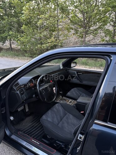 Mercedes E 280 2000, 529,000 km - 2.8 l - Füzuli