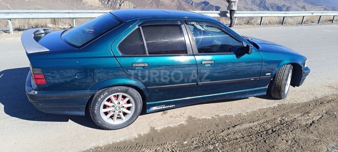 BMW 318 1997, 300,000 km - 1.8 l - Xudat