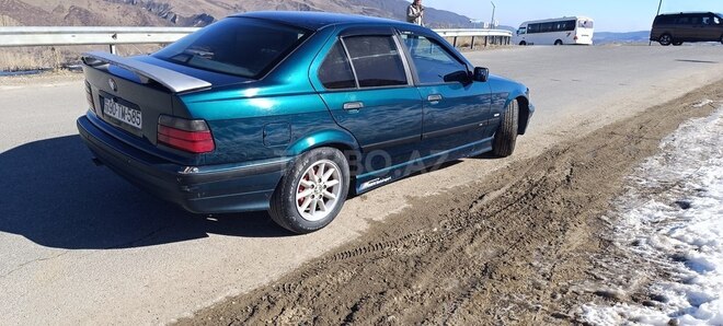 BMW 318 1997, 300,000 km - 1.8 l - Xudat