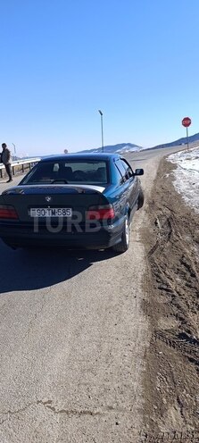 BMW 318 1997, 300,000 km - 1.8 l - Xudat