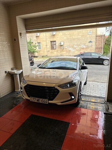 Hyundai Avante 2016, 210,000 km - 1.6 l - Bakı