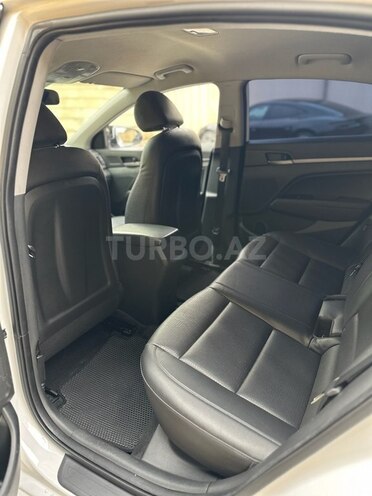 Hyundai Avante 2016, 210,000 km - 1.6 l - Bakı