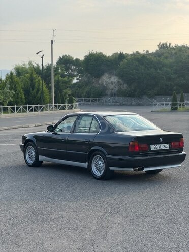 BMW 520 1991, 172,000 km - 2.0 l - Şəki