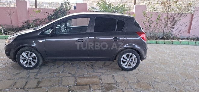Opel Corsa 2014, 180,000 km - 1.3 l - Salyan