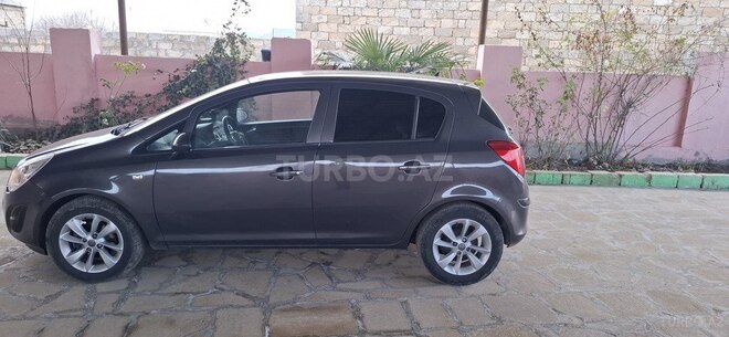 Opel Corsa 2014, 180,000 km - 1.3 l - Salyan