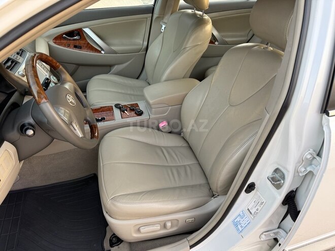 Toyota Camry-13