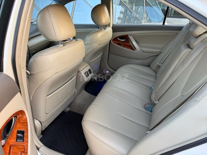 Toyota Camry-21
