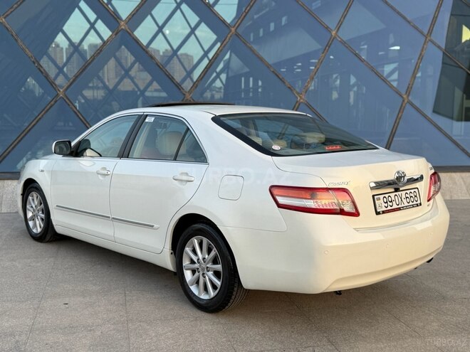 Toyota Camry-5