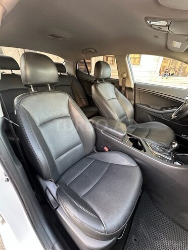 Kia K5-16