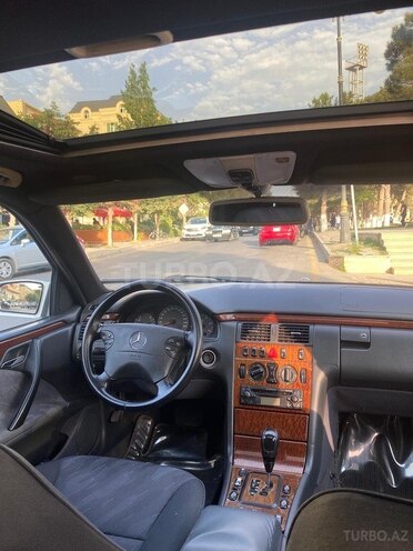 Mercedes E 270 2001, 400,000 km - 2.7 l - Bakı