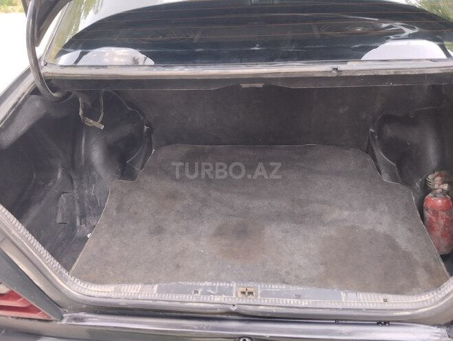 Mercedes E 260 1988, 456,785 km - 2.6 l - Salyan