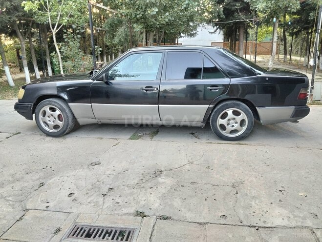 Mercedes E 260 1988, 456,785 km - 2.6 l - Salyan