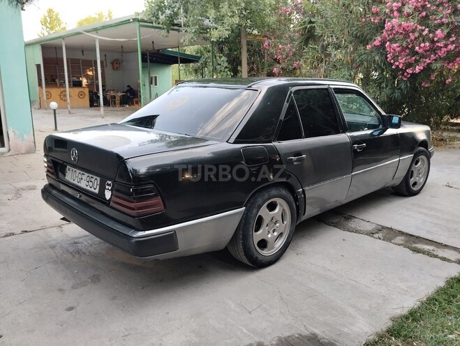 Mercedes E 260 1988, 456,785 km - 2.6 l - Salyan