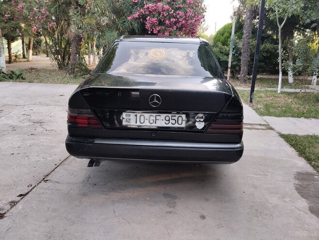 Mercedes E 260 1988, 456,785 km - 2.6 l - Salyan