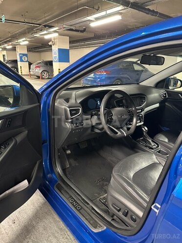 Hyundai IONIQ-10
