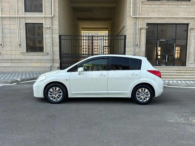 Nissan Tiida-5