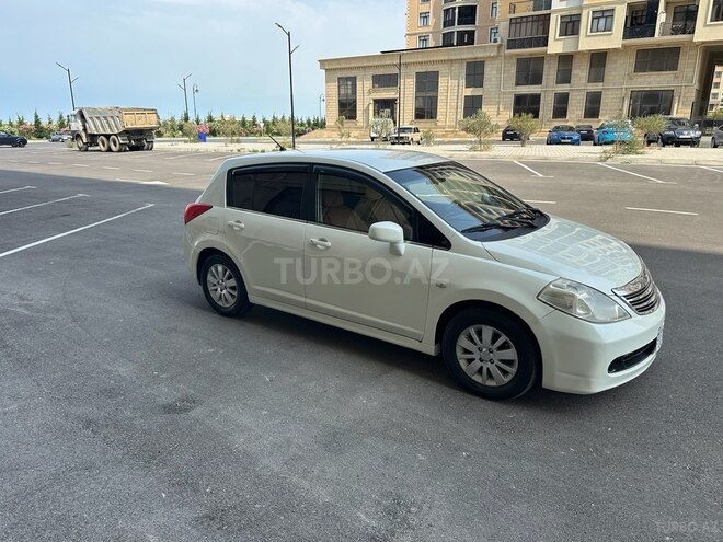 Nissan Tiida-11