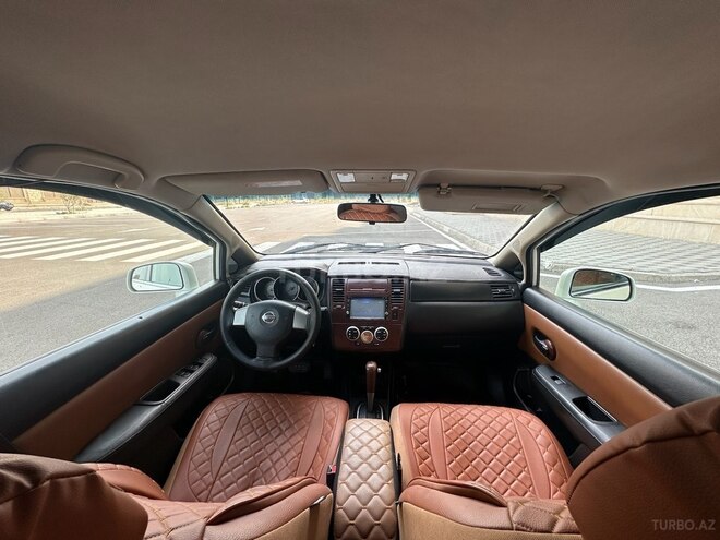 Nissan Tiida-15