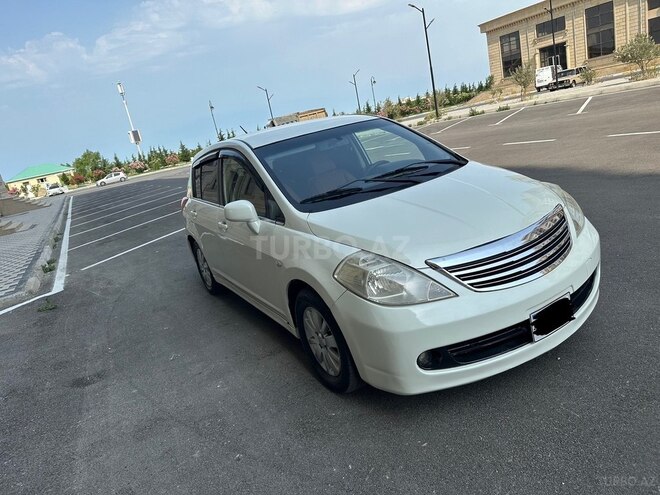 Nissan Tiida-12