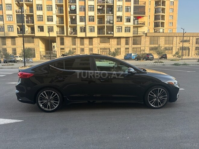 Hyundai Elantra-11