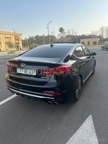 Hyundai Elantra-10