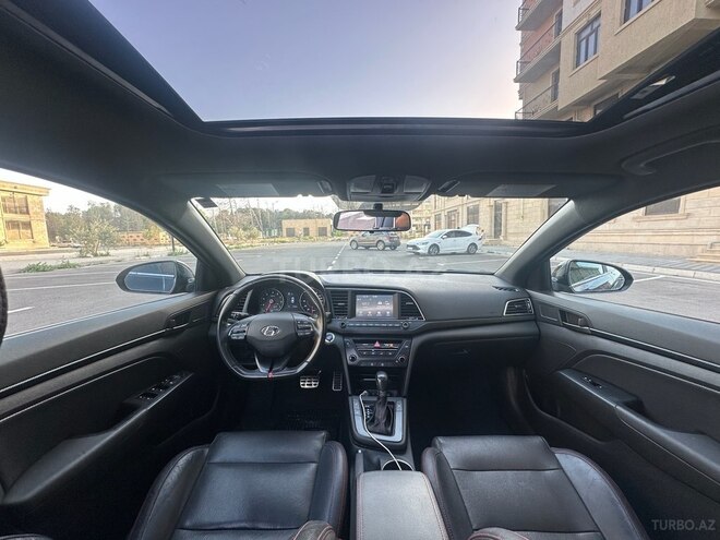 Hyundai Elantra-16