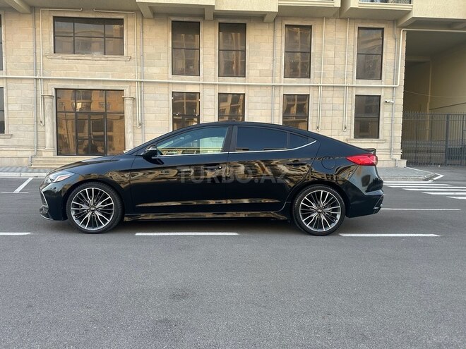 Hyundai Elantra-15