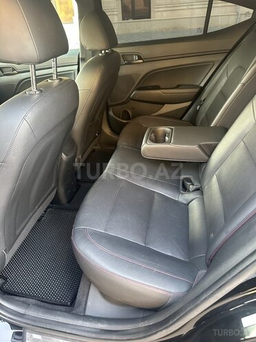 Hyundai Elantra-18