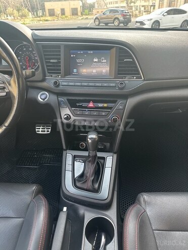 Hyundai Elantra-19
