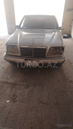 Mercedes E 220 1995, 300,000 km - 2.2 l - Bakı
