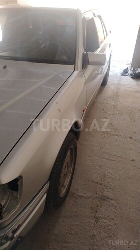 Mercedes E 220 1995, 300,000 km - 2.2 l - Bakı